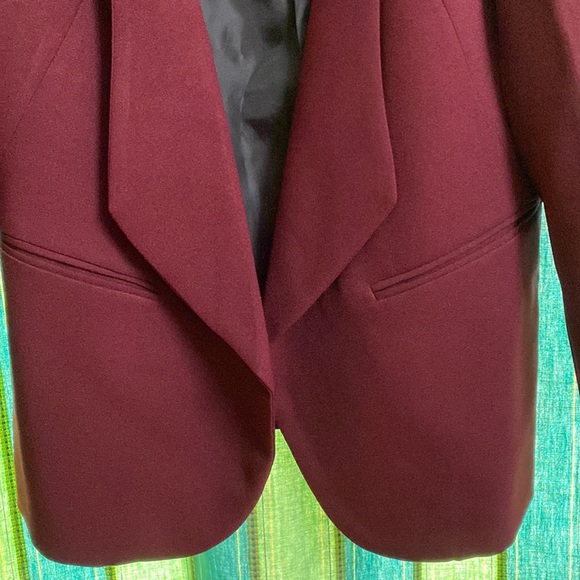 A blazer that you’ll absolutely love to wear! #UnUsed - Picture 4 of 5